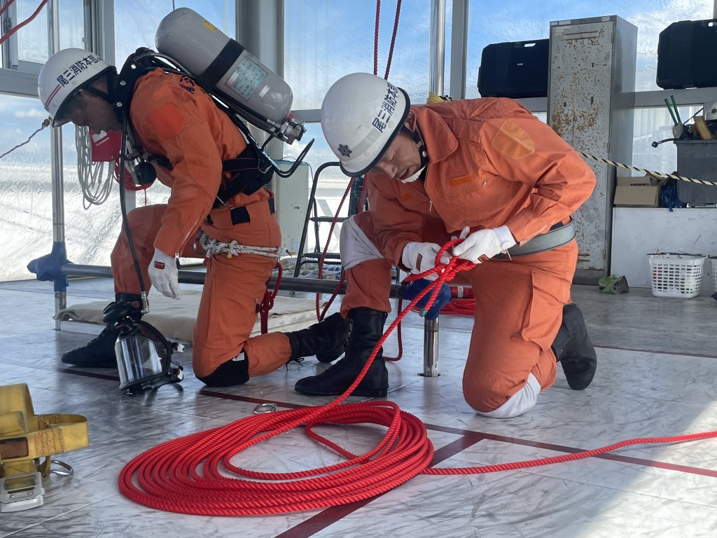 隊員を守る命綱を準備!確実に! 隊員を守る命綱を準備!確実に!