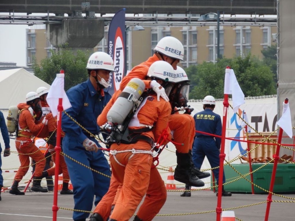 要救助者搬送中の一枚、緊張感が伝わってきます！