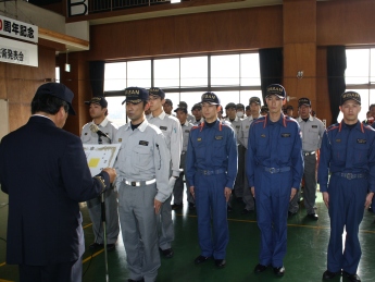 優勝した日進消防署西出張所の救急隊・支援隊です。