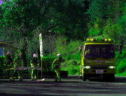 豊田市中消防署の指揮調査隊の指示で活動するみよし消防隊